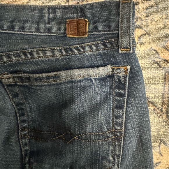 Lucky Brand button flu boot cut jeans size 8 inseam is 29” good condition - Picture 2 of 8